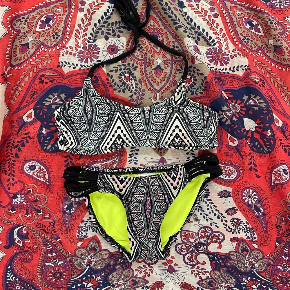 Tribal print bikini 2 piece bathing suit with caged hips size XS
